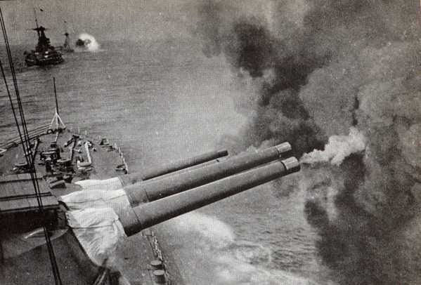 HMS Valiant en batalla