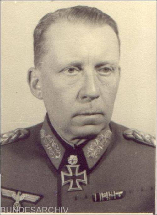 Gotthard Heinrici encargando para el 20 de marzo de 1945 del mando del Grupo de Ejércitos del Vístula, así como la defensa de Berlín ante la ofensiva del Ejército Rojo