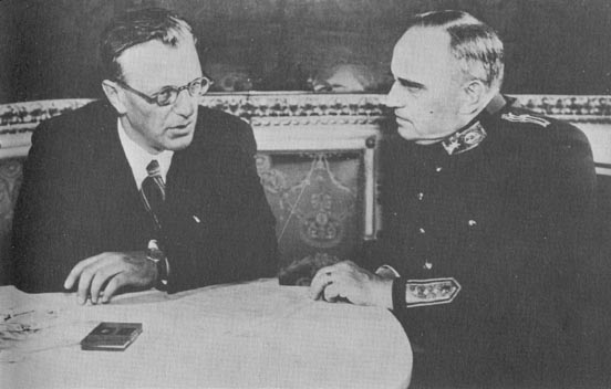 Arthur Seyss-Inquart con el Dr. Skubl en Viena antes del Anschluss, febrero de 1938