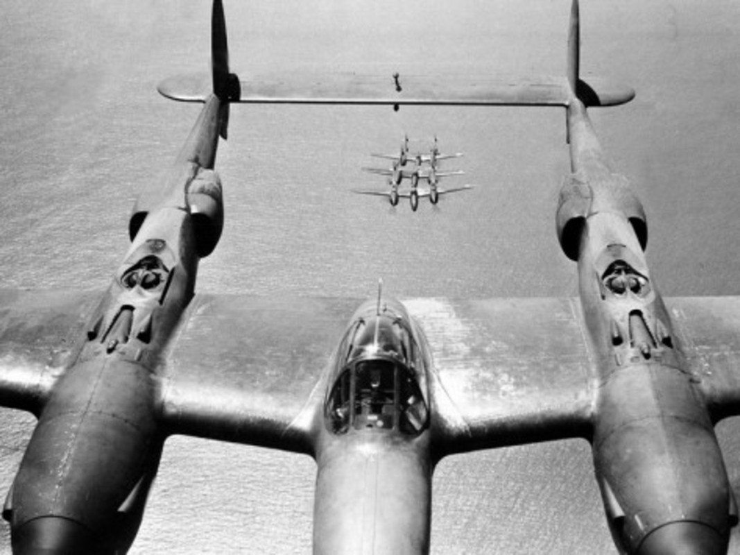 P-38 volando en el Pacífico