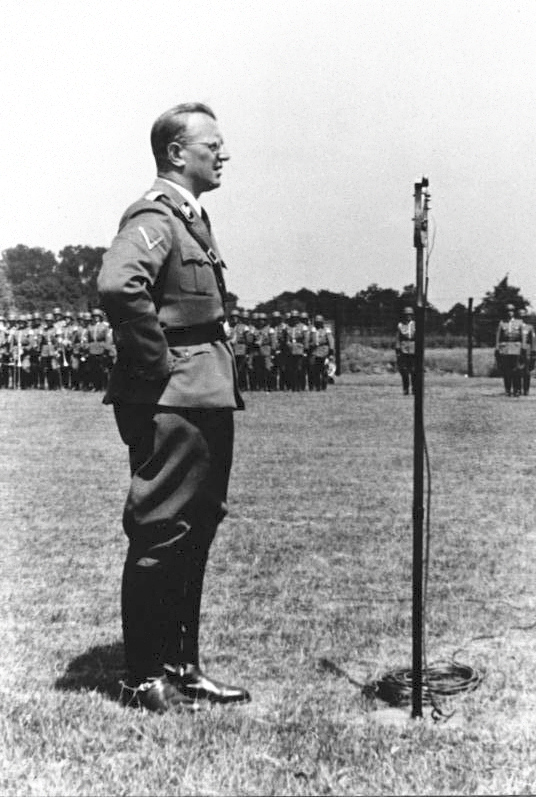 Seyss-Inquart durante un mitin en La Haya, 1940