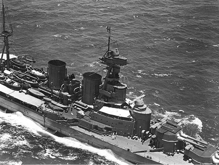 12 de Junio de 1924, HMS Hood en las afueras de Honolulú, Hawai 12 de Junio de 1924, HMS Hood en las afueras de Honolulú, Hawai