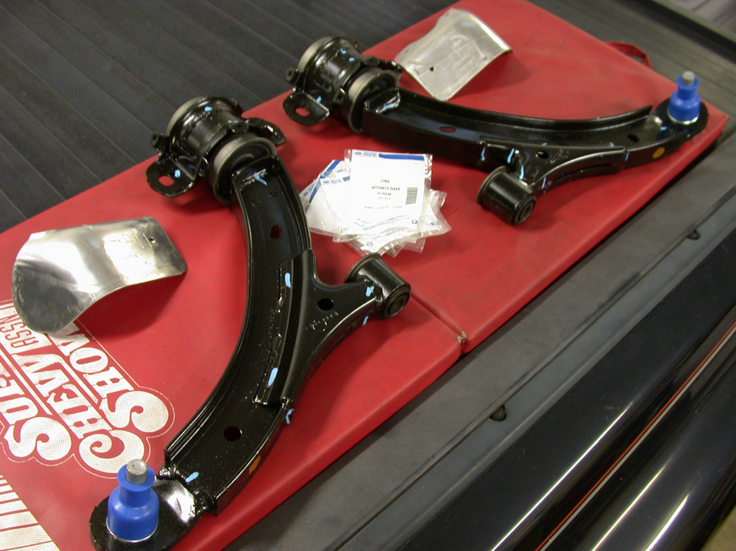 2007 - 2014 - front lower control arm leaking | Ford Shelby GT500