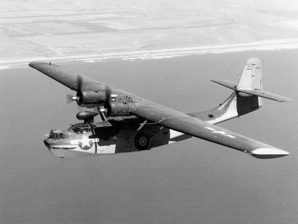 Un PBY-6A Catalina de la Armada de los Estados Unidos en 1945, este versión dispone de un radar instalado en un radomo encima de la cabina de piloto