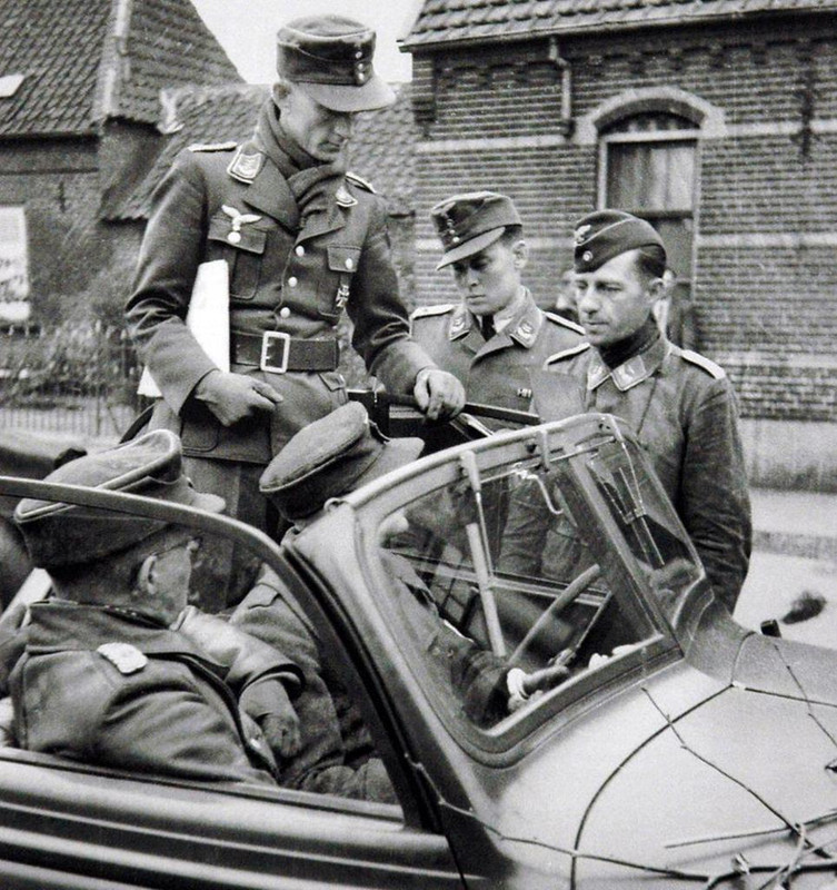 Fotografía tomada en la mañana del martes 19 de septiembre de 1944, muestra el momento de la llegada del Generalleutant Hermann Lukas Plocher a Milsbeek, Países Bajos