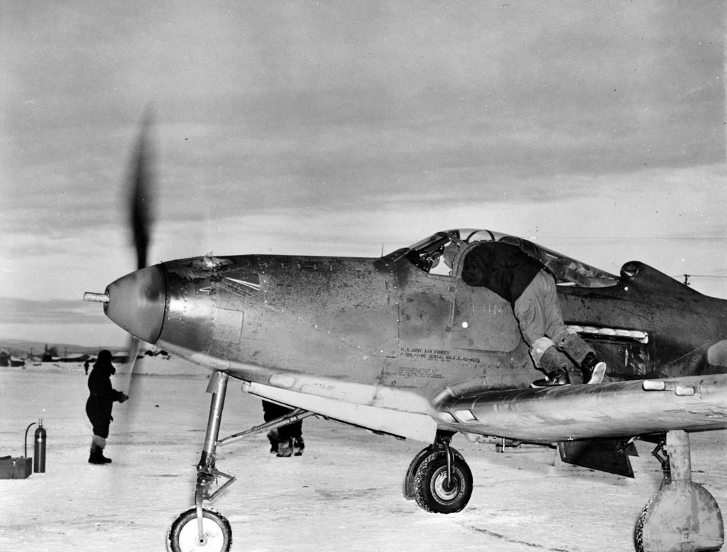 Un P-39L-1-BE Airacobra de la USAAF en Nome, Alask,a USA, en 1943-44