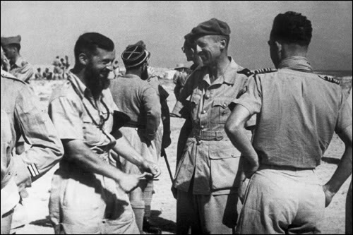 El General Koenig con sus oficiales superiores en Bir Hakeim