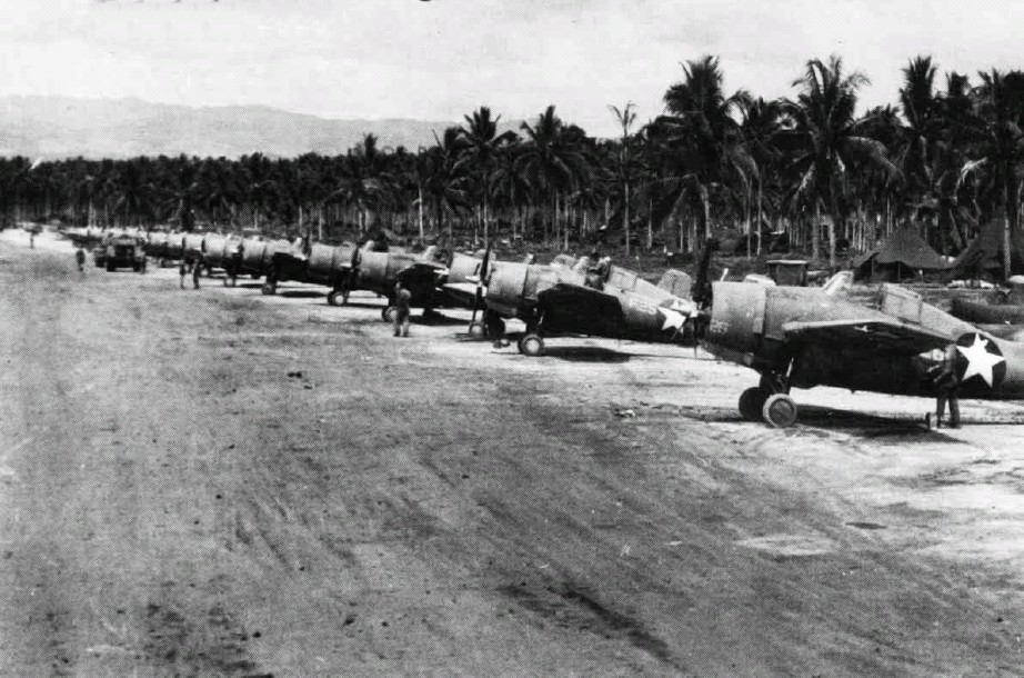 Formación de F4F-4 en Guadalcanal, en 1942