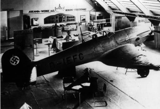 Este nuevo He 112B, D-IEFC, fue exhibido en el show aéreo realizado en Finlandia entre el 14 y el 22 de mayo de 1938. Para esta ocasión se construyó especialmente este hangar para las exhibiciones de la industria aeronáutica alemana. Además del He 112B-1, también fue exhibido en el mismo lugar el Ar 95