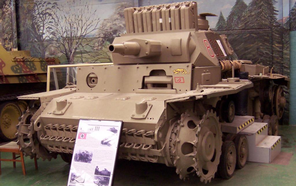 Panzerbefehlswagen. III Ausf. N conservado en el Bovington Tank Museum. Inglaterra