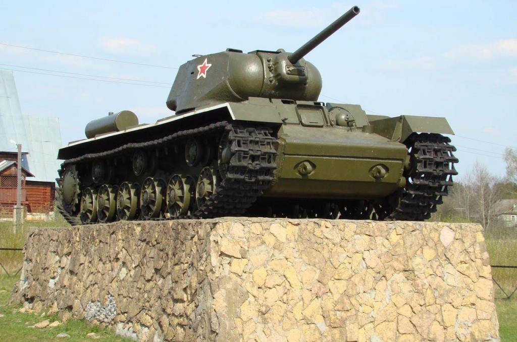 KV-1S conservado en el Parfino, Novgorod Oblast, Rusia