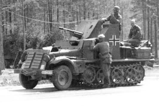Pak 37 montado sobre un semioruga Zugkraftwagen