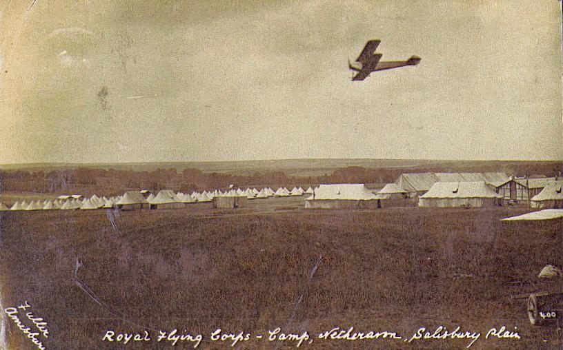 Un B.E.2 del 2º Escuadrón sobrevolando el Aeródromo de Farnborough