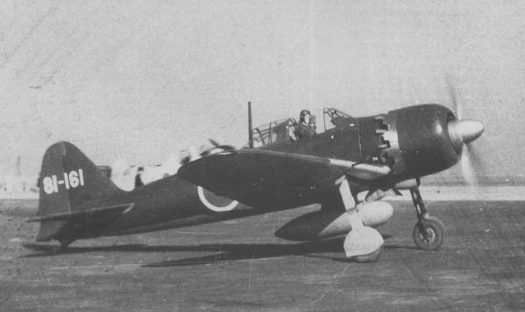 Un Mitsubishi A6M Zero listo para despegar en misión de bombardeo