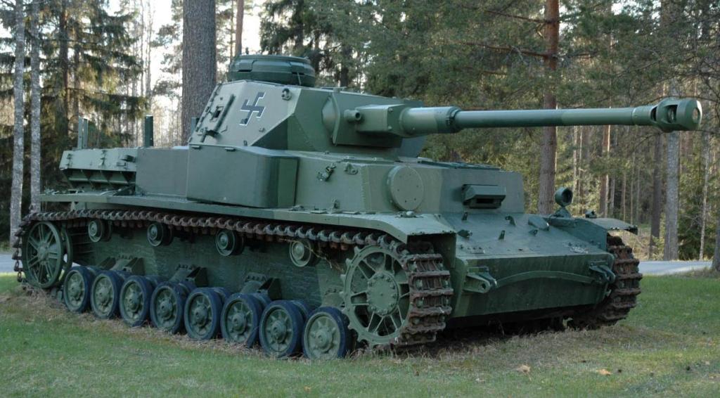 PzKpfw IV Ausf. J, Ps. 221-12  conservado en el Savon Prikaati garrison, Mikkeli, Finlandia