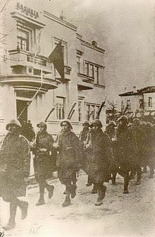 Tropas griegas en Korçë en noviembre de 1940