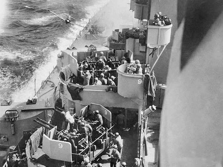 Ataque suicida contra el USS Langley el 11 de abril de 1945