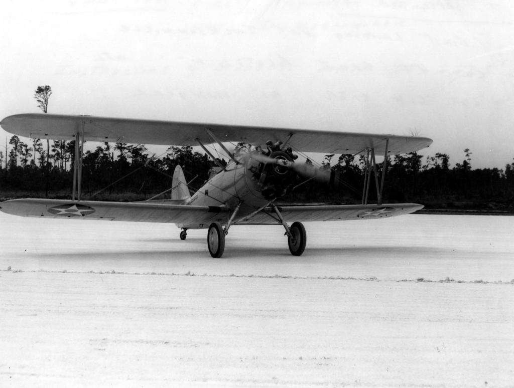 Un N3N-3 despegando de la Base Aeronaval de Jacksonville, Florida, el 7 de Septiembre de 1940