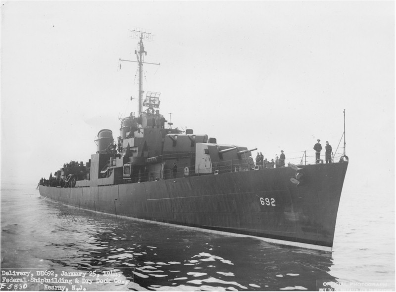 El USS Allen M. Sumner DD-692 el 25 de enero de 1944