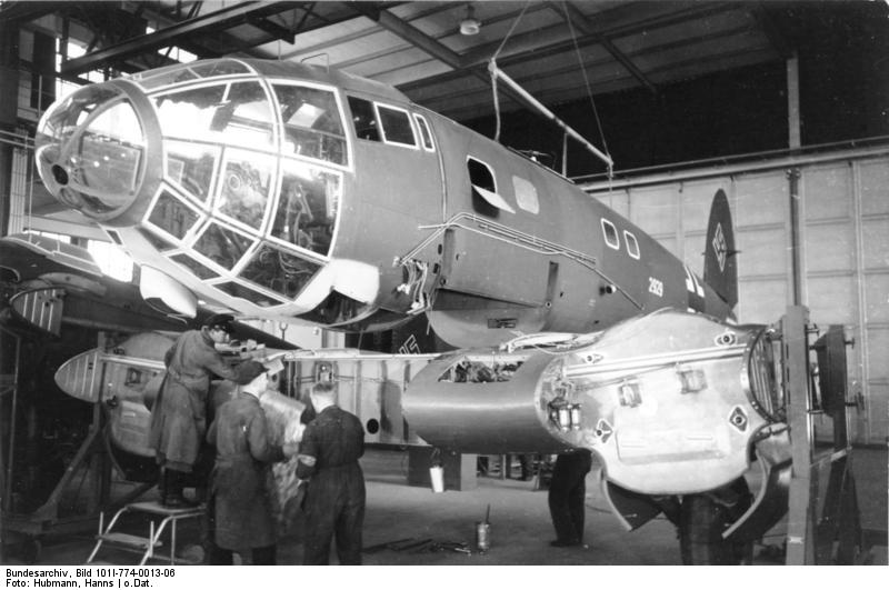 Construcción del bombardero Heinkel He 111 P-4, número de fábrica 2929. El He 111 P-4 se entregó en 1939