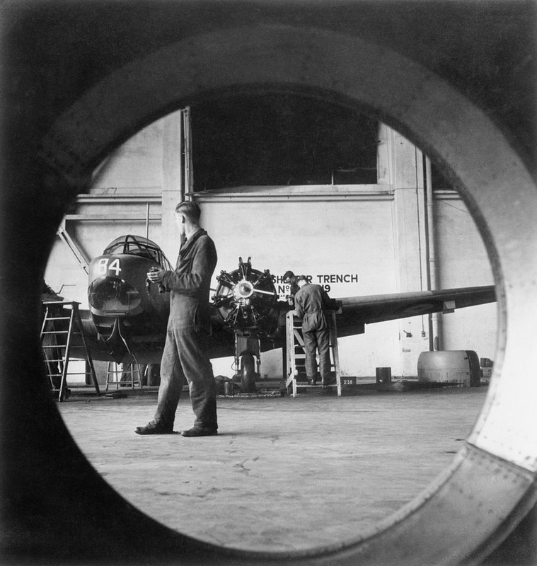 Mantenimiento de un Oxford de la RAF en 1941