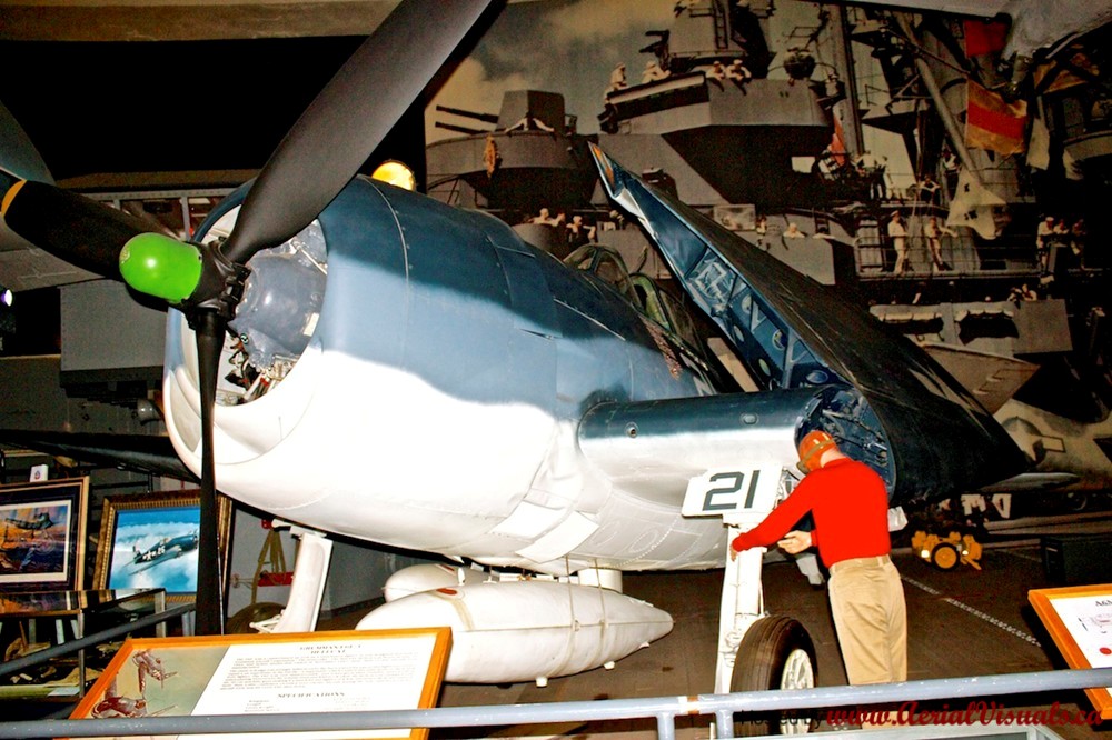Grumman F6F-3 Hellcat Nº de Serie 42874 conservado en el San Diego Aerospace Museum en San Diego, California