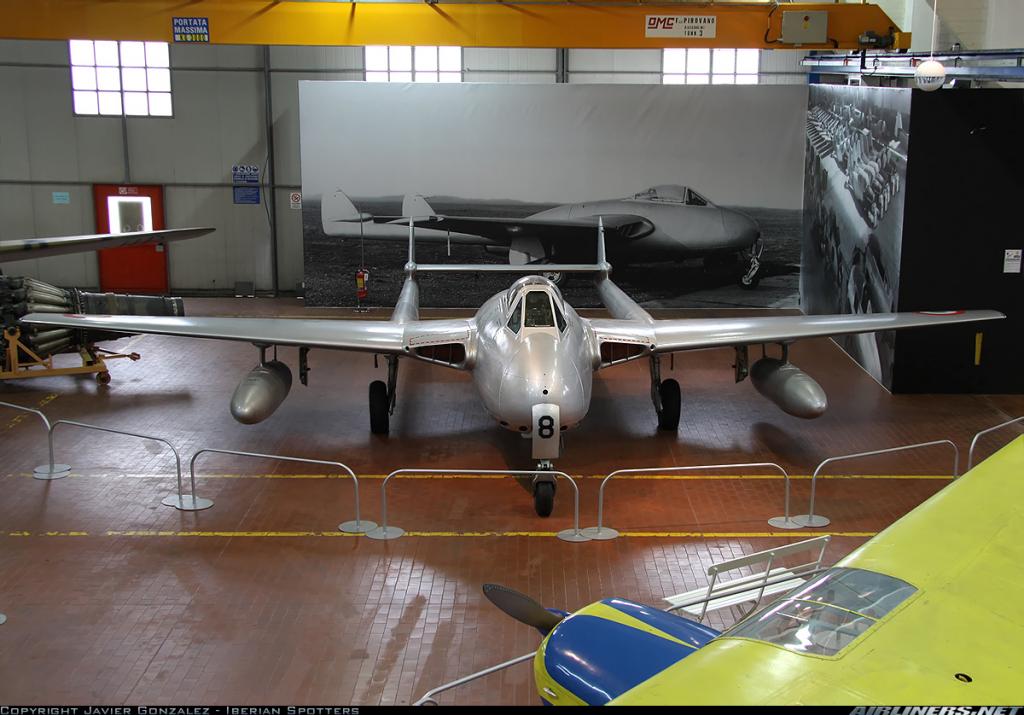 De Havilland FFA DH-100 Vampire FB6 conservado en Milán