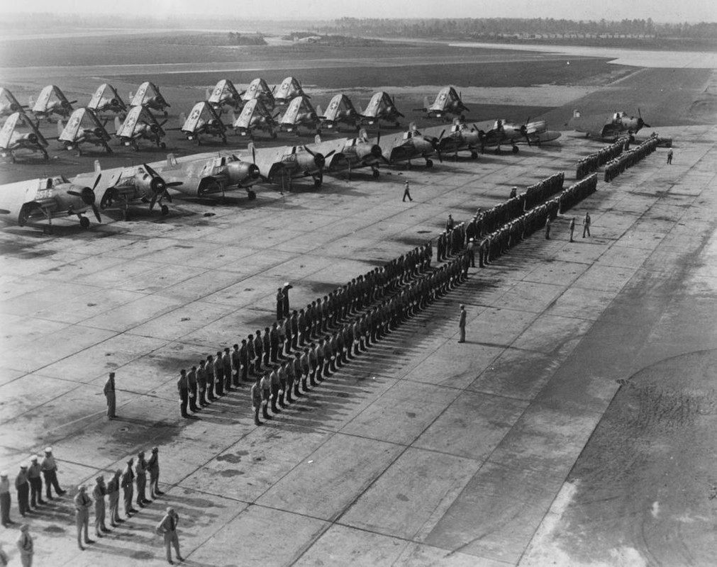 Chance Vought F4U Corsair estacionados en el Camp Edwards en Massachusetts, el 12 de Agosto de 1944