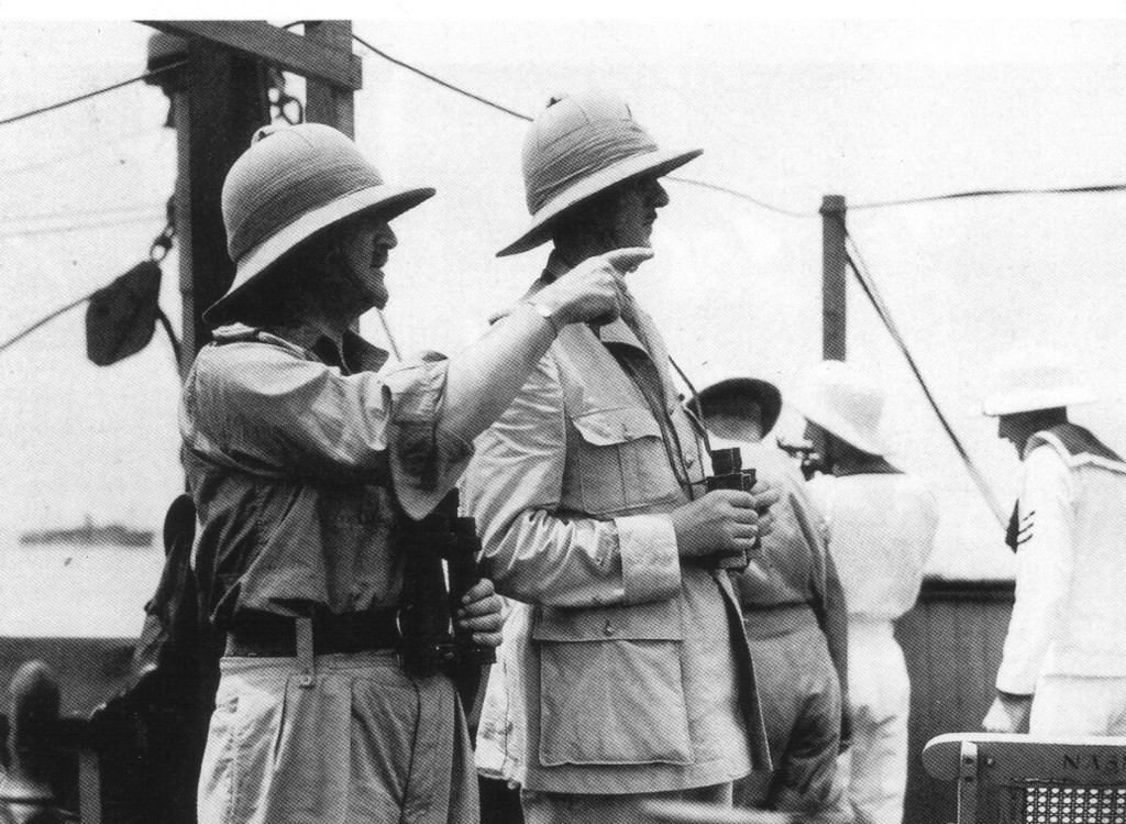 El General de Gaulle y el General Sir Edward Spears, representante personal de Churchill ante la Francia Libre, en ruta hacia Dakar a bordo del barco neerlandés SS Westerland