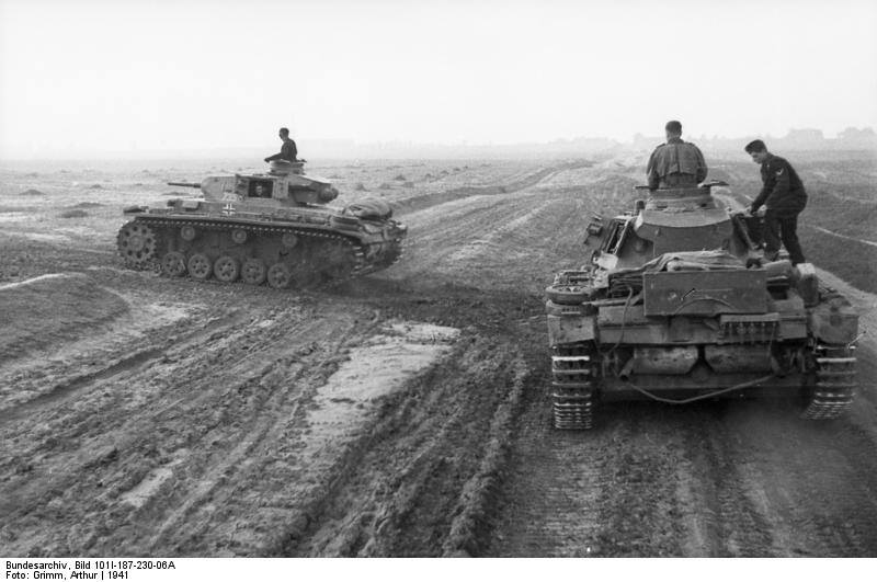 Blindados alemanes hacia el frente de batalla