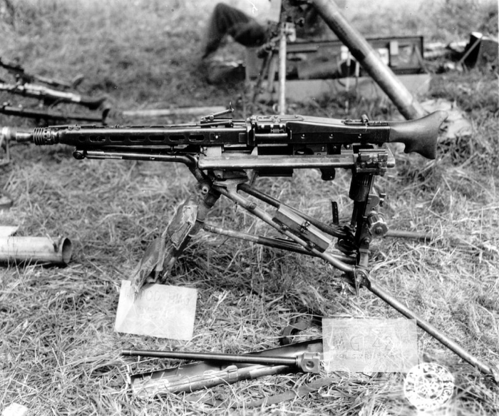 MG42 montada sobre el trípode Lafette 42