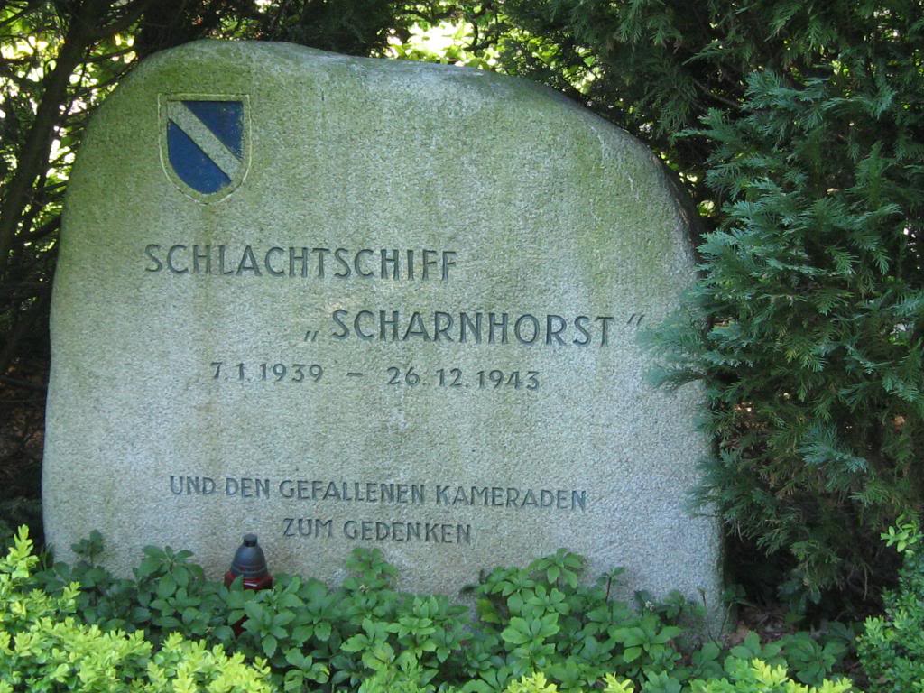 Lápida en memoria de la tripulación del DKM Scharnhorst, ubicada en Wilhelmshaven