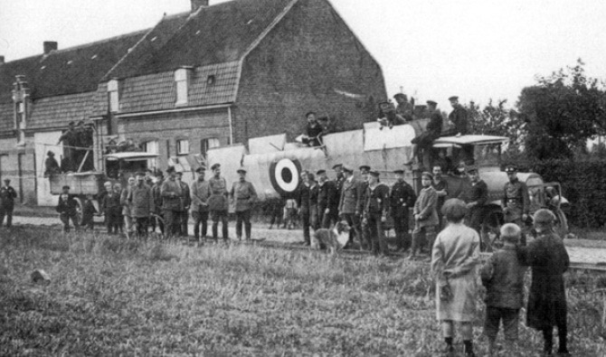 Fotografía del Airco DH 2 Nº 4732 recuperado por los alemanes y desmontado para su traslado, después de la caída en las cercanías de Ypres, Bélgica