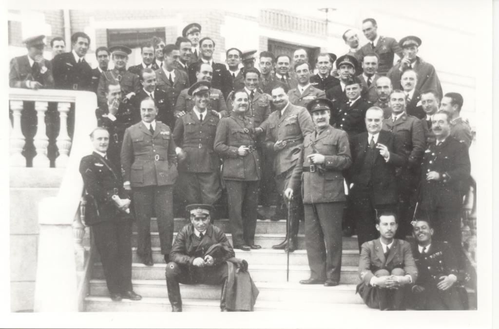 Los aviadores italianos, autoridades, jefes y oficiales en el pabellón de oficiales de la Escuela de Combate y Bombardeo Aéreos, Los Alcázares, 18-19 de diciembre de 1930