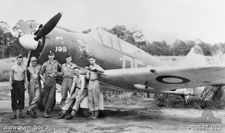 Pilotos del No.4 Squadron de la RAAF en Nueva Guinea, 5 de octubre de 1945