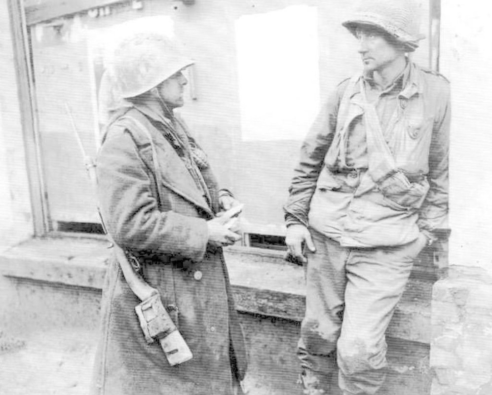 Dos soldados supervivientes de la 110ª División de Infantería de la 28ª División el 19 de diciembre