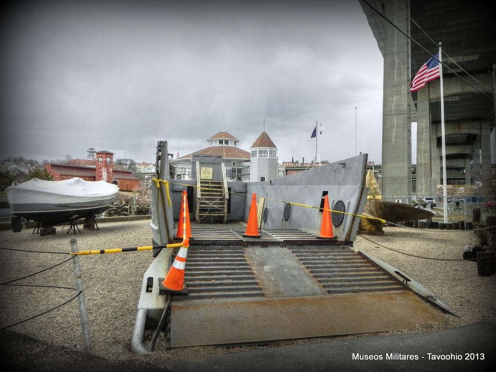 Landing Craft Mechanized LCM Mark 3 WWII - Battleship Cove Museum. Estaba en restauración