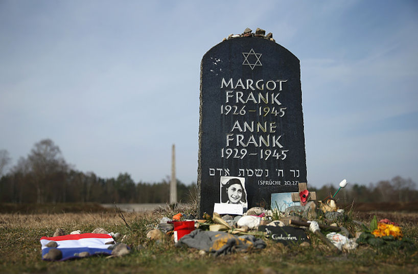 Lápida de Ana y Margot Frank en Bergen-Belsen