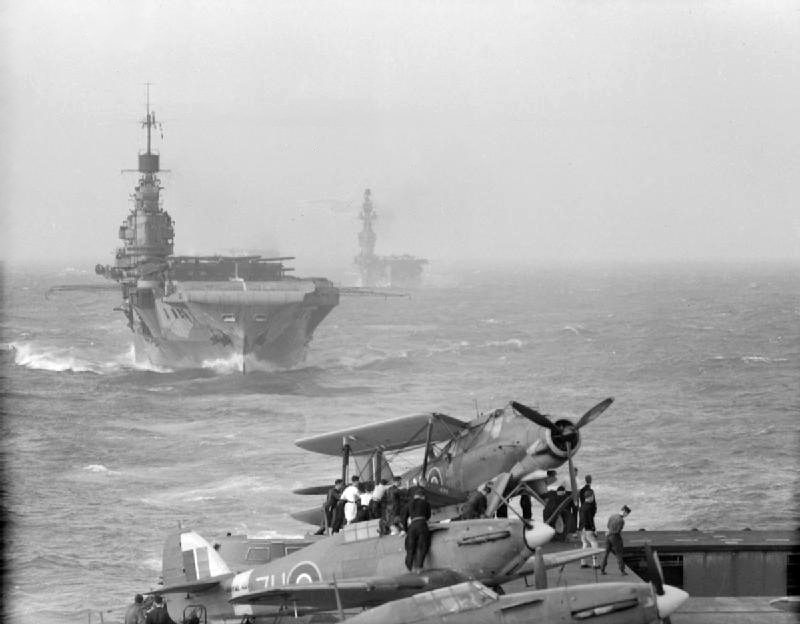 Los portaaviones HMS Victoruous, el HMS Indomitable y el HMS Eagle durante la operación