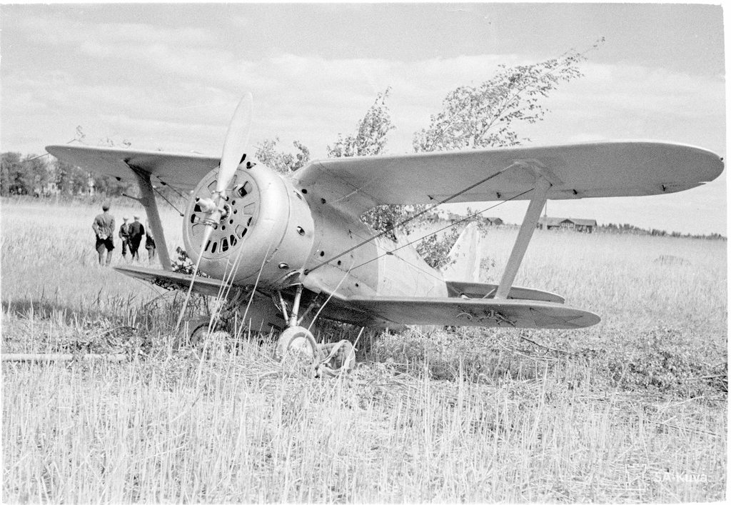 Un Polikarpov I-153 capturado por los finlandeses en junio de 1941