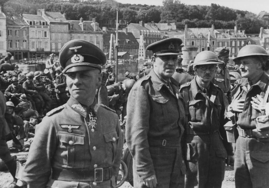 Rommel en Cherburgo, con aspecto aburrido, la acción se había terminado, de momento