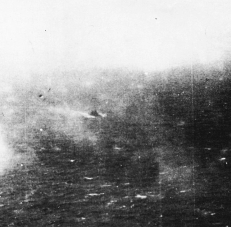 Vista del DKM Bismarck desde uno de los Swordfish