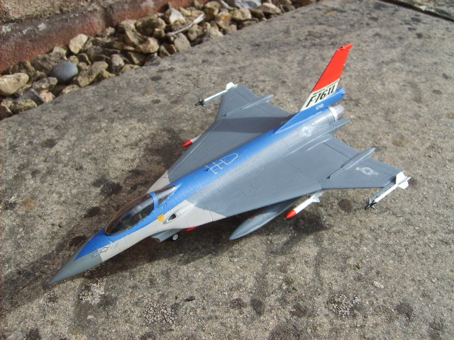 Monogram 1/72 General Dynamics F-16XL CrankedArrow (5206) - - The Airfix  Tribute Forum -