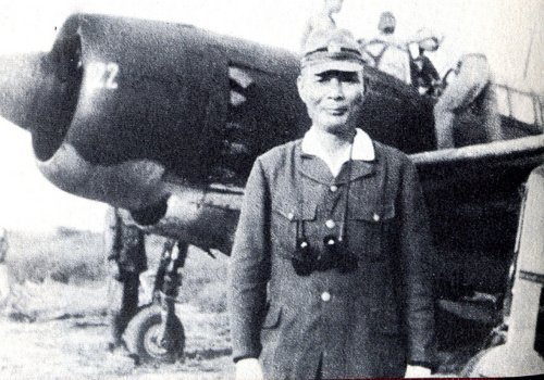 El Almirante Matome Ugaki antes de su última salida, en una operación kamikaze