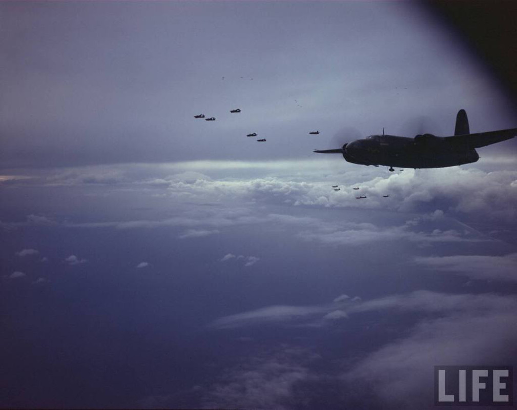 Formación de B-26 sobre el Canal de la Mancha, 1943