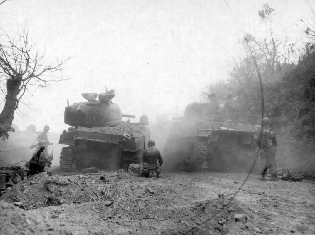 Un M4 en las afueras de Manila, Filipina. 10 de marzo de 1945