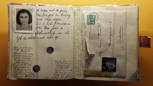 Dos cartas y una postal que las hermanas Frank enviaron a unas amigas suyas en EE.UU. durante la guerra