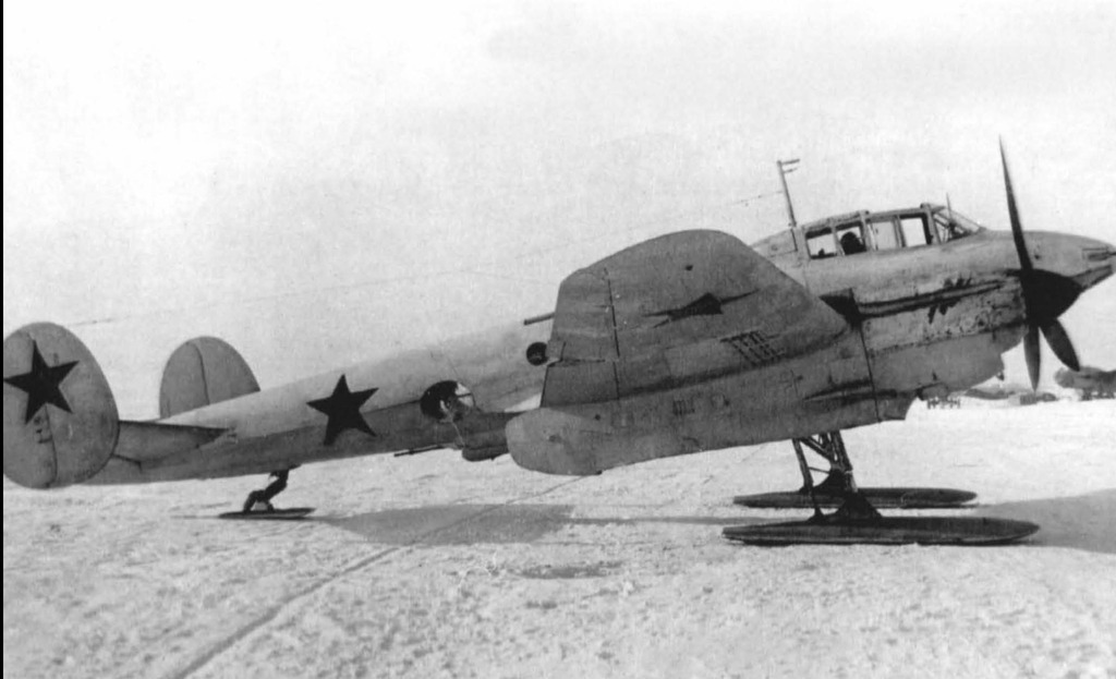 Un Pe-2 con esquÃ­es