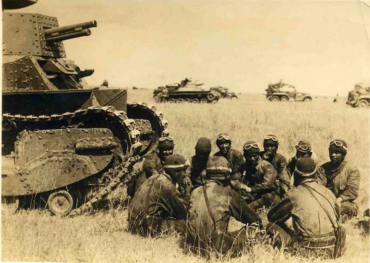 Tanque medio Tipo 89, izda. y Tipo 97, centro, en Nomonhan