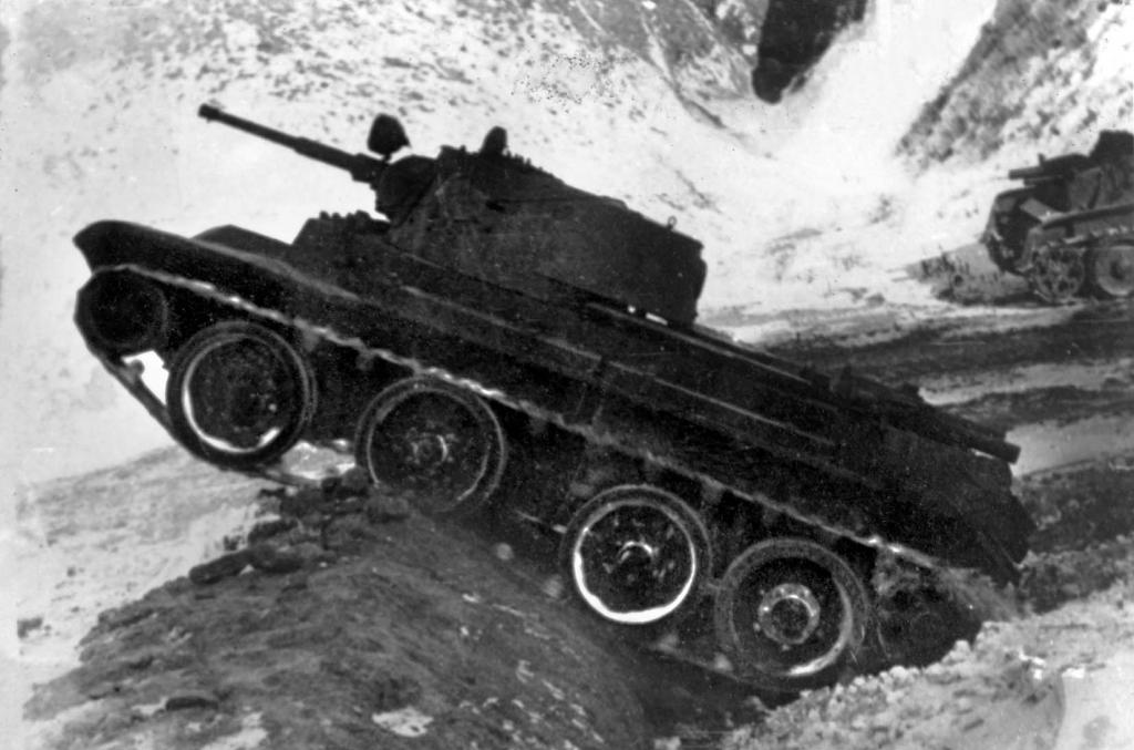 Tanque soviético BT-7, 1935